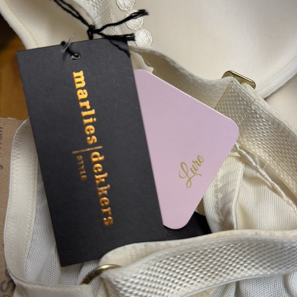 NWT the mauritshuis
plunge balcony bra | ivory 38DDD - Picture 13 of 13